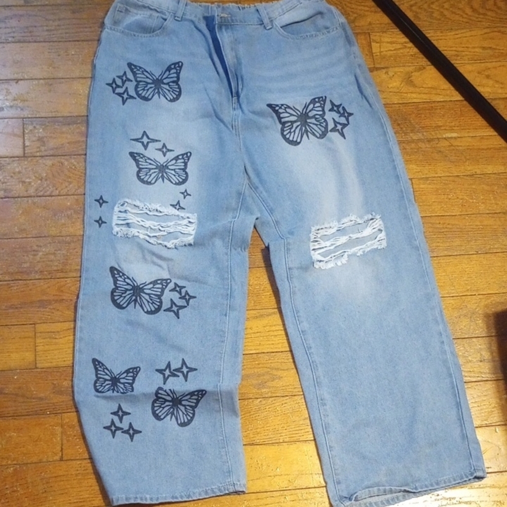 SHEIN Blue Boyfriend Jeans with Butterfly Embellishments